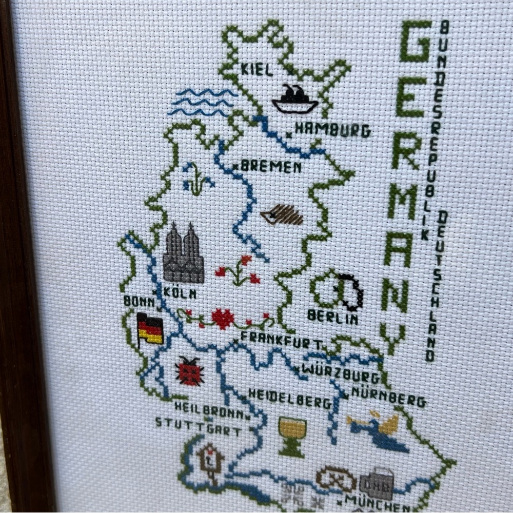 Vintage Cross Stitch Art Map of Germany Framed Berlin Munich Cologne Landmarks - Picture 4 of 4